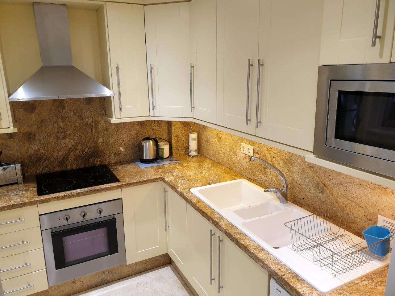 Apartamento Spacious 3 Bedroom 2nd Line Center Marbella