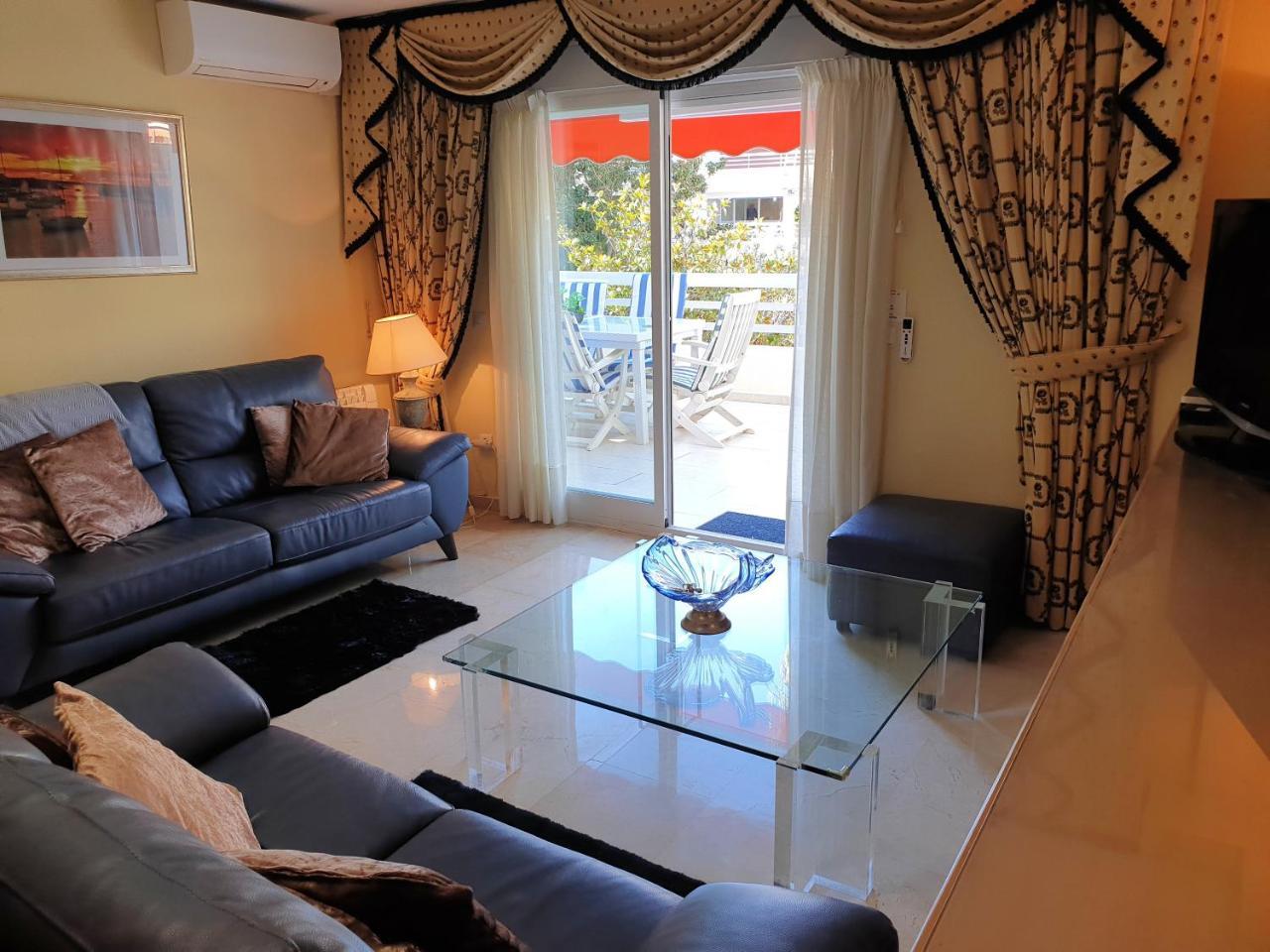 Spacious 3 Bedroom 2nd Line Center Apartamento